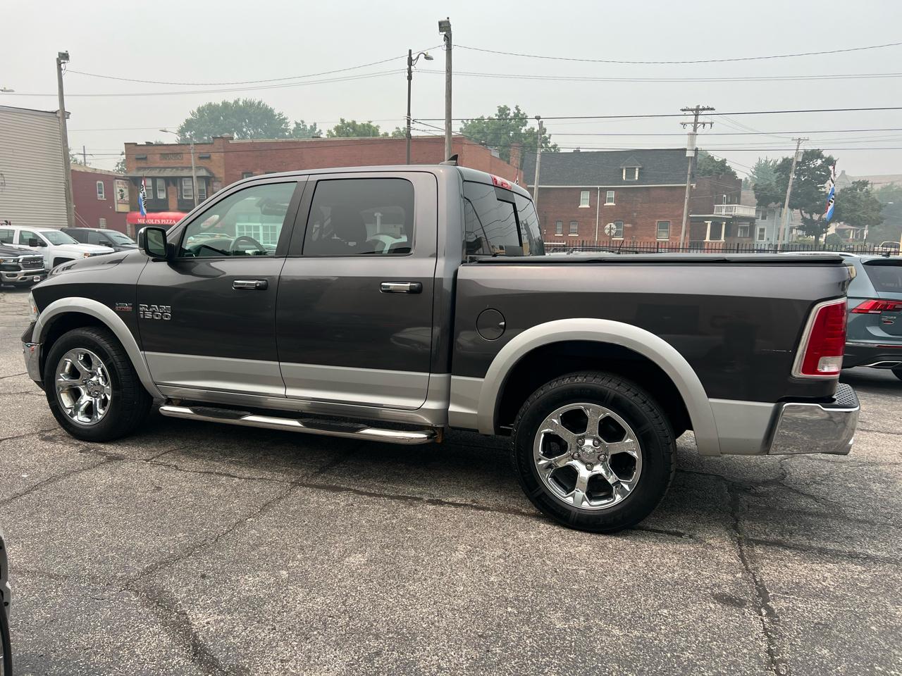 RAM 1500 Laramie 4x4 Crew Cab 5'7" Box 2017