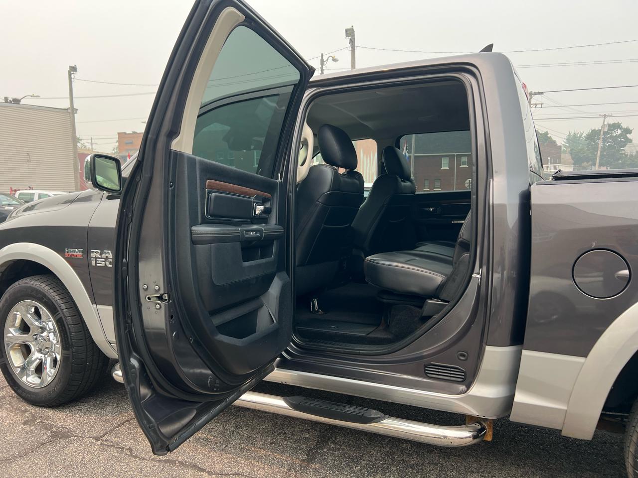 RAM 1500 Laramie 4x4 Crew Cab 5'7" Box 2017