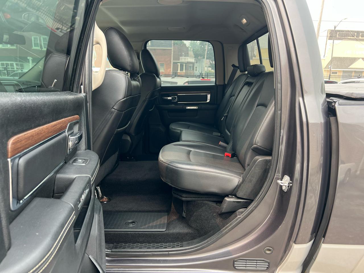 RAM 1500 Laramie 4x4 Crew Cab 5'7" Box 2017