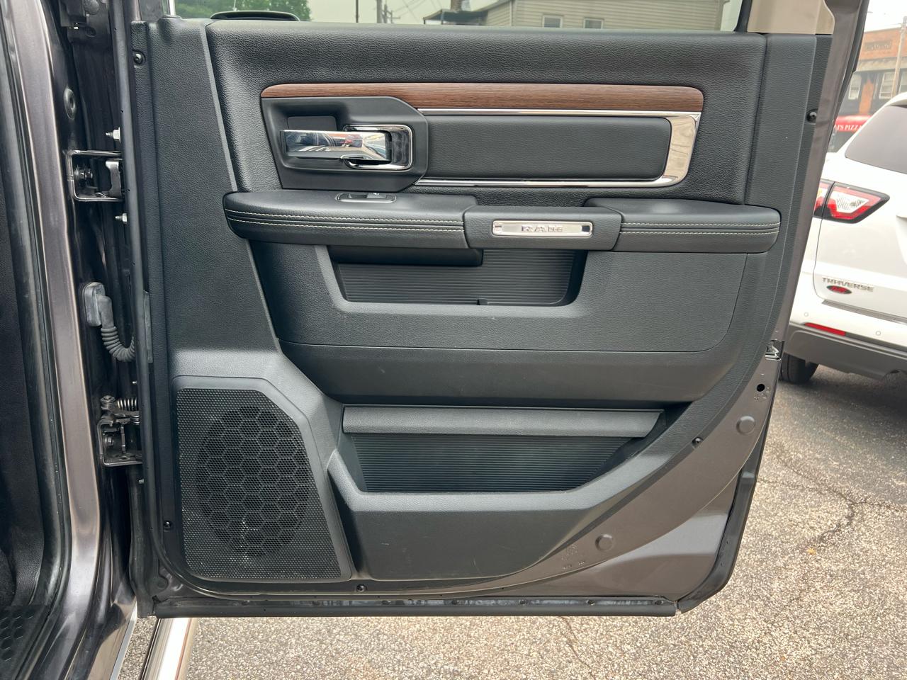 RAM 1500 Laramie 4x4 Crew Cab 5'7" Box 2017