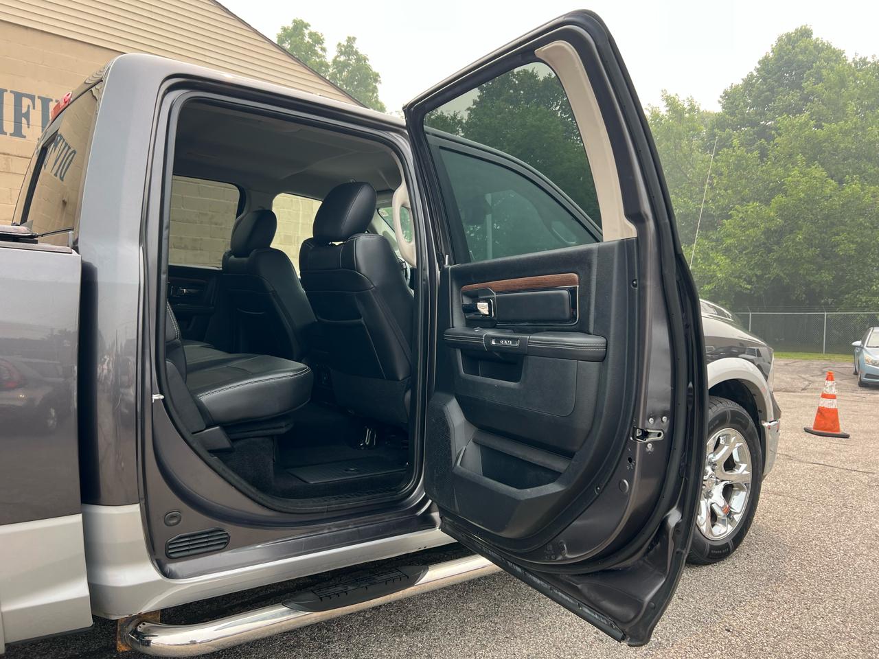 RAM 1500 Laramie 4x4 Crew Cab 5'7" Box 2017