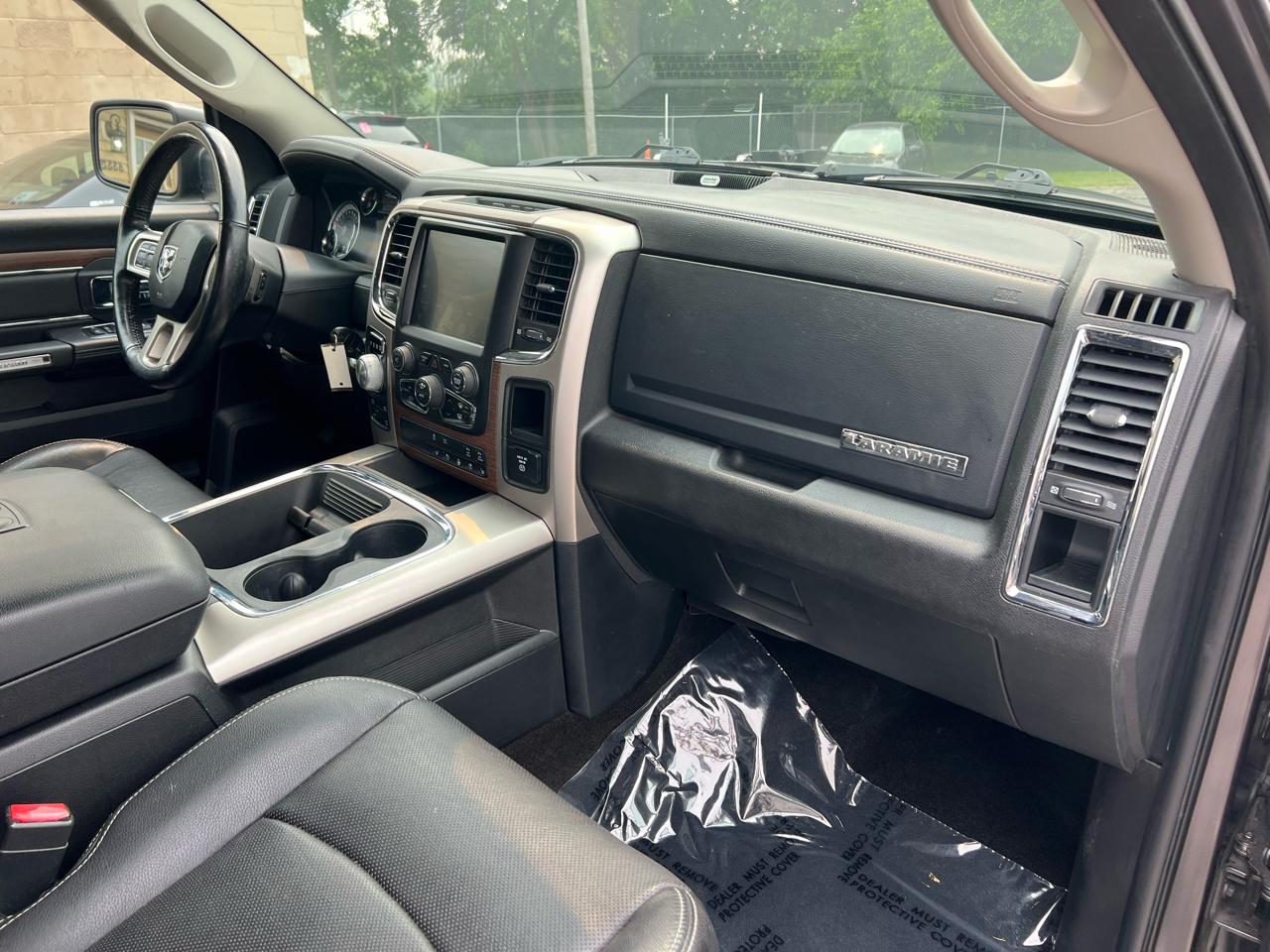 RAM 1500 Laramie 4x4 Crew Cab 5'7" Box 2017