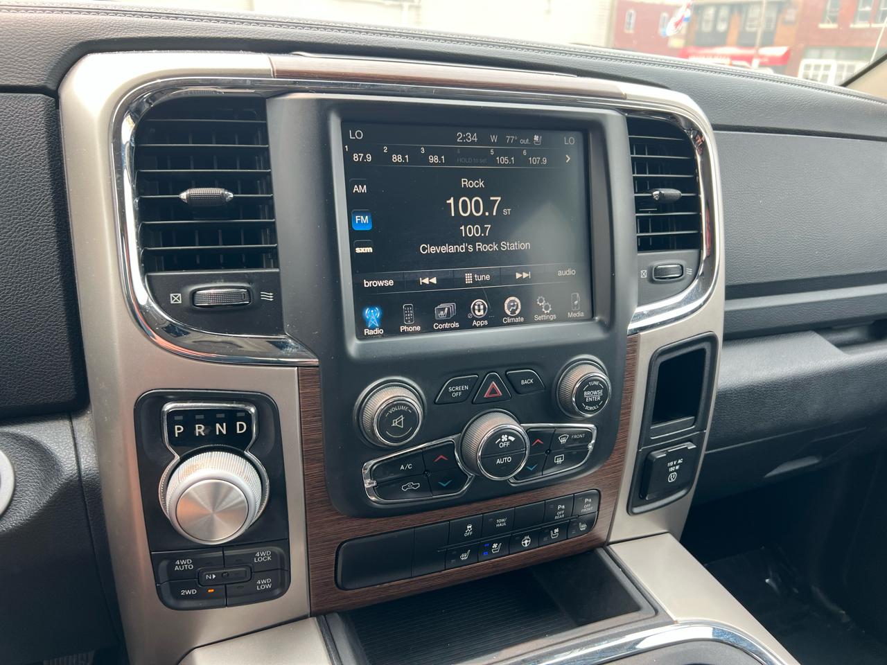 RAM 1500 Laramie 4x4 Crew Cab 5'7" Box 2017