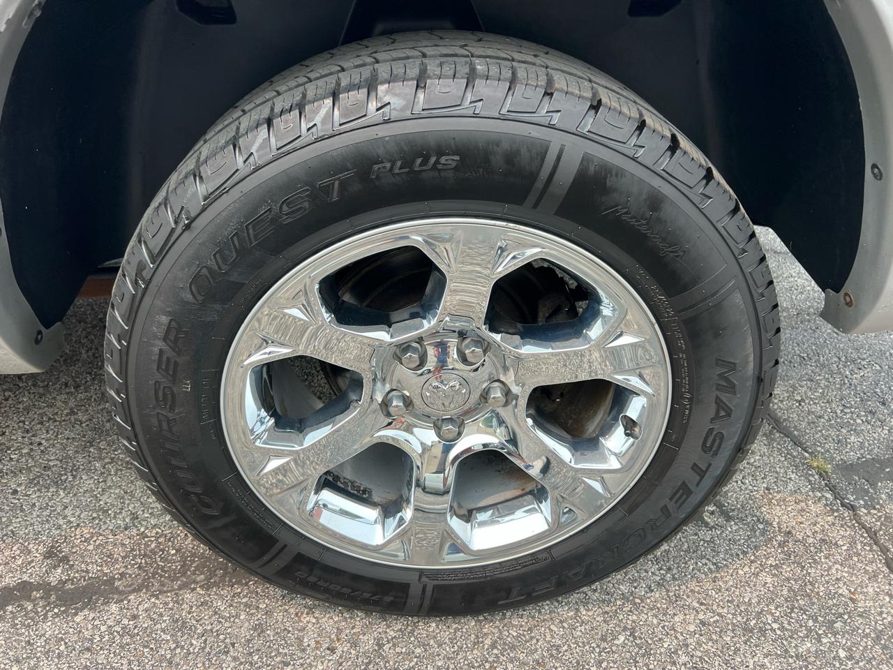 RAM 1500 Laramie 4x4 Crew Cab 5'7" Box 2017