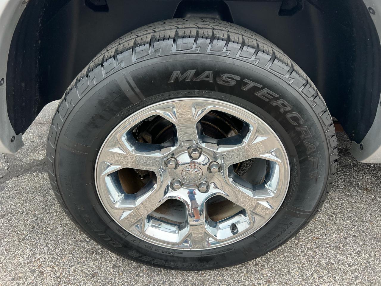 RAM 1500 Laramie 4x4 Crew Cab 5'7" Box 2017