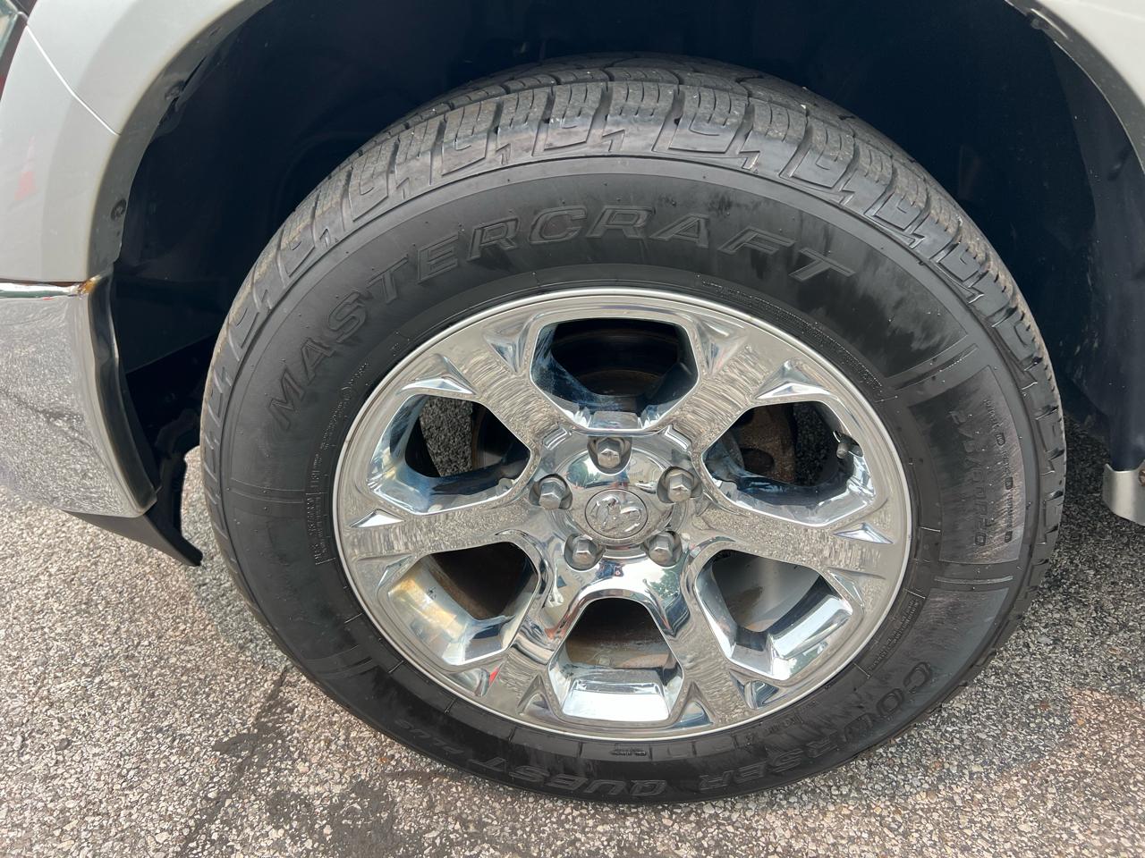 RAM 1500 Laramie 4x4 Crew Cab 5'7" Box 2017