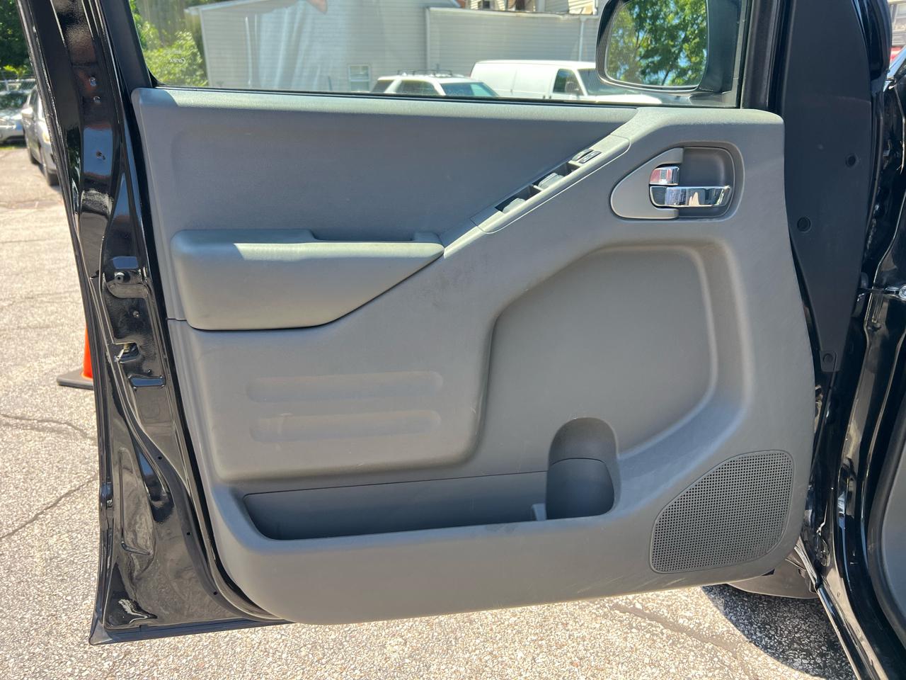 Nissan Frontier Crew Cab 4x4 SV V6 Auto 2018