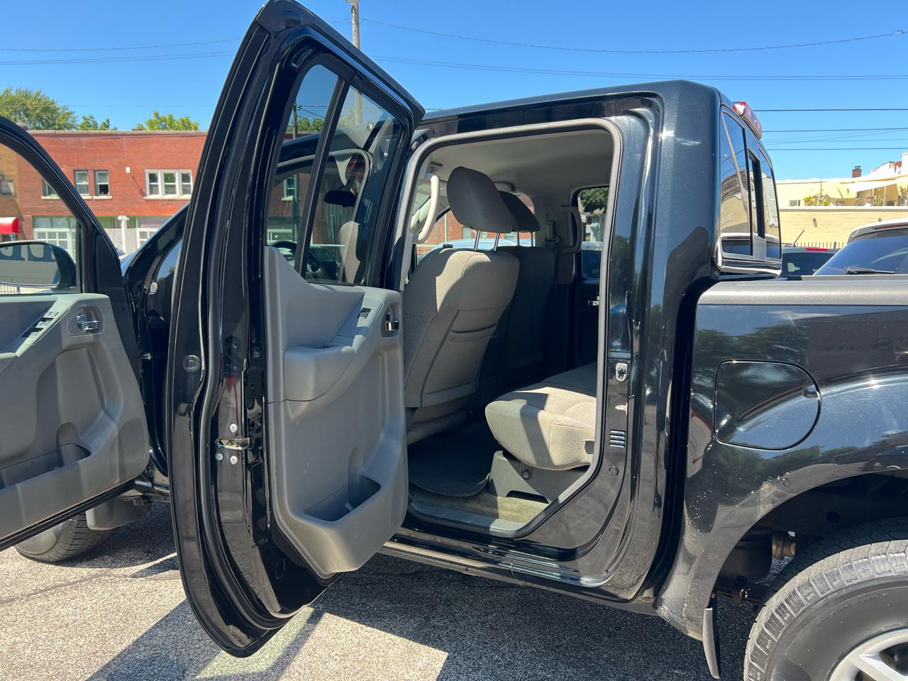 Nissan Frontier Crew Cab 4x4 SV V6 Auto 2018