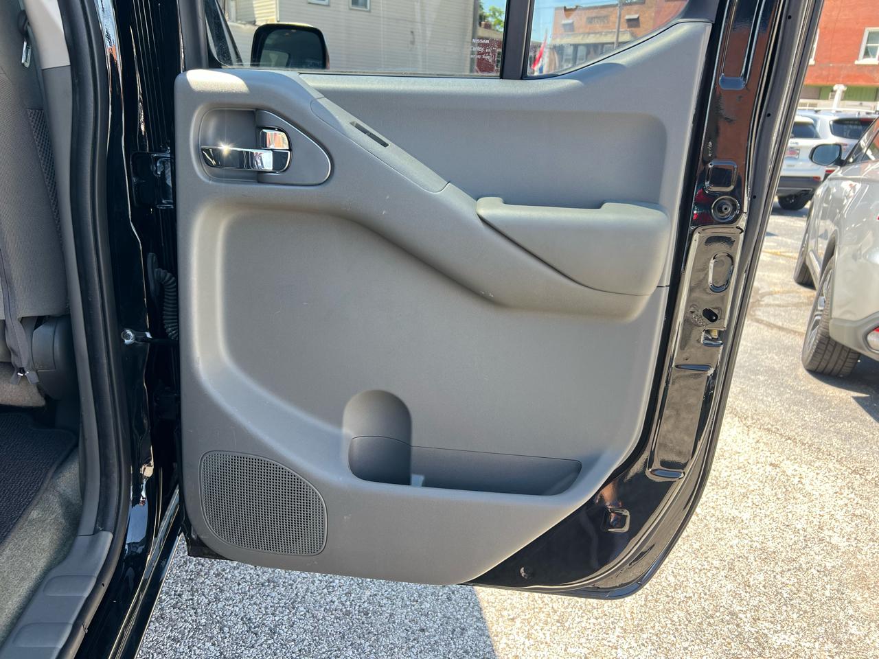Nissan Frontier Crew Cab 4x4 SV V6 Auto 2018