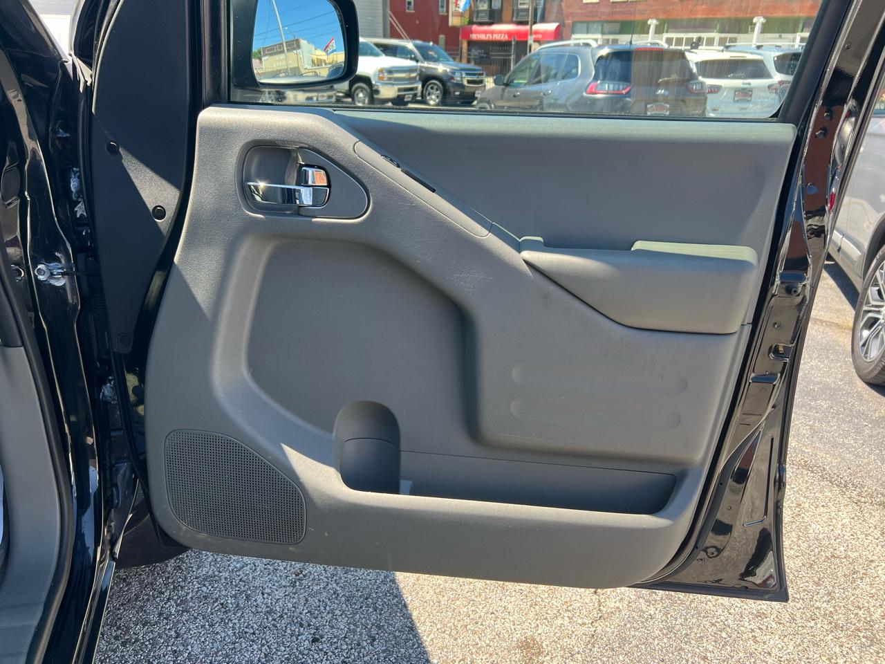 Nissan Frontier Crew Cab 4x4 SV V6 Auto 2018