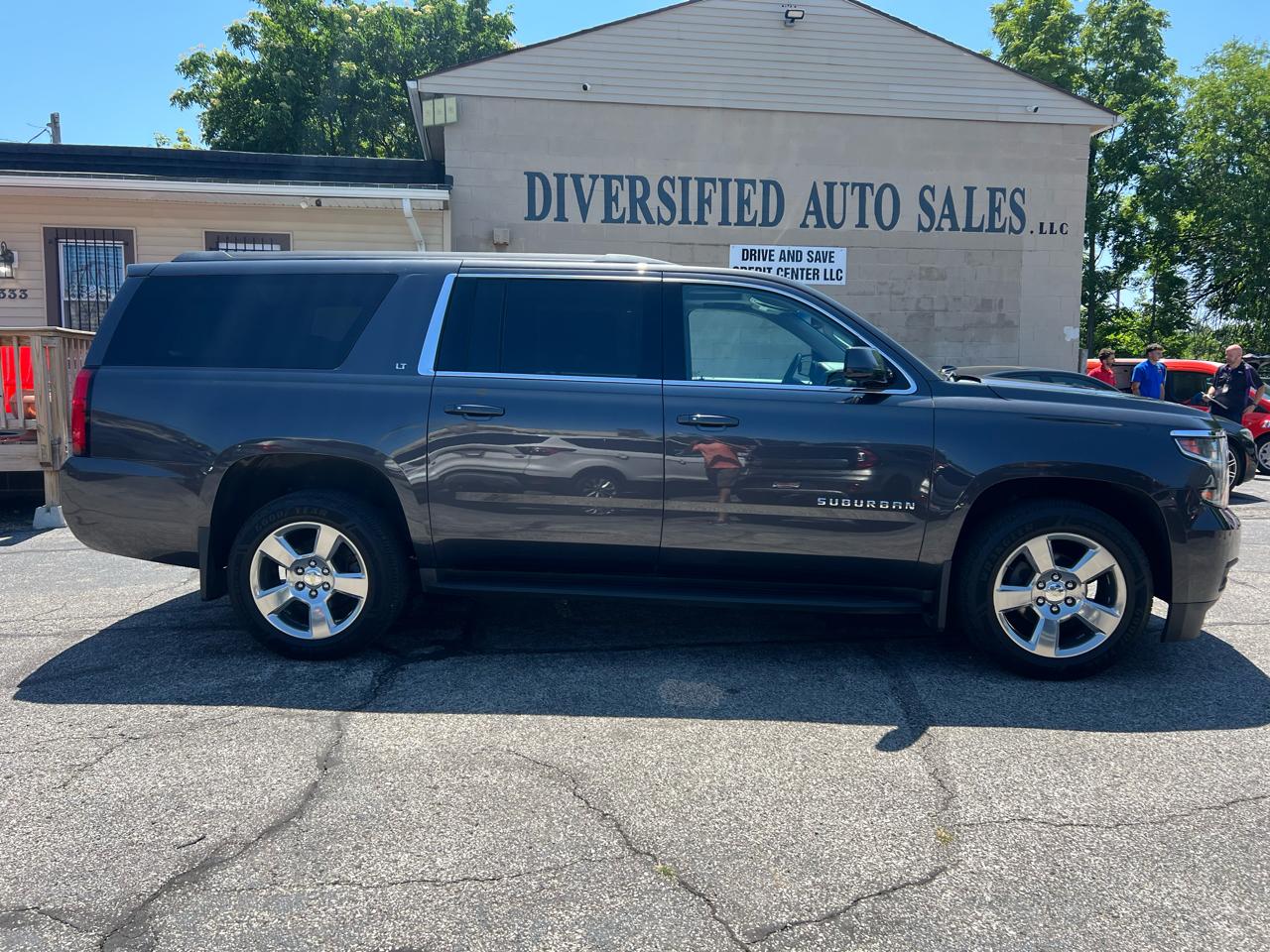 Chevrolet Suburban 4WD 4dr 1500 LT 2017