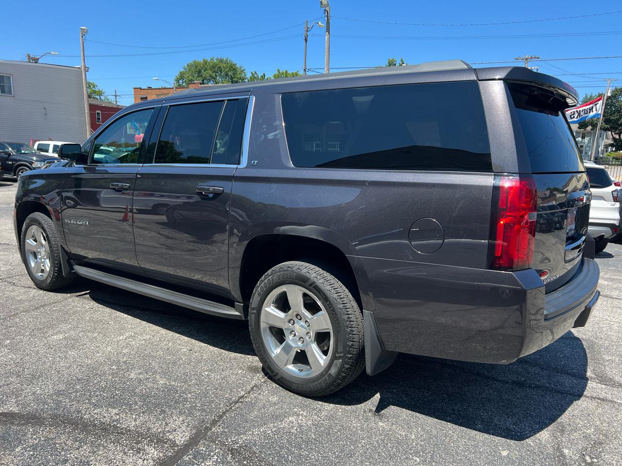 Chevrolet Suburban 4WD 4dr 1500 LT 2017