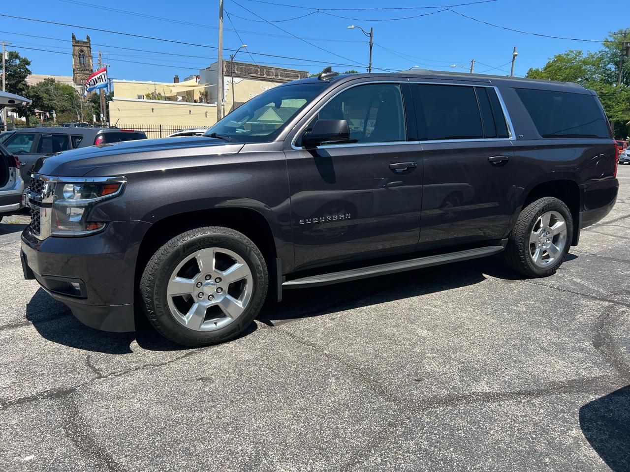 Chevrolet Suburban 4WD 4dr 1500 LT 2017