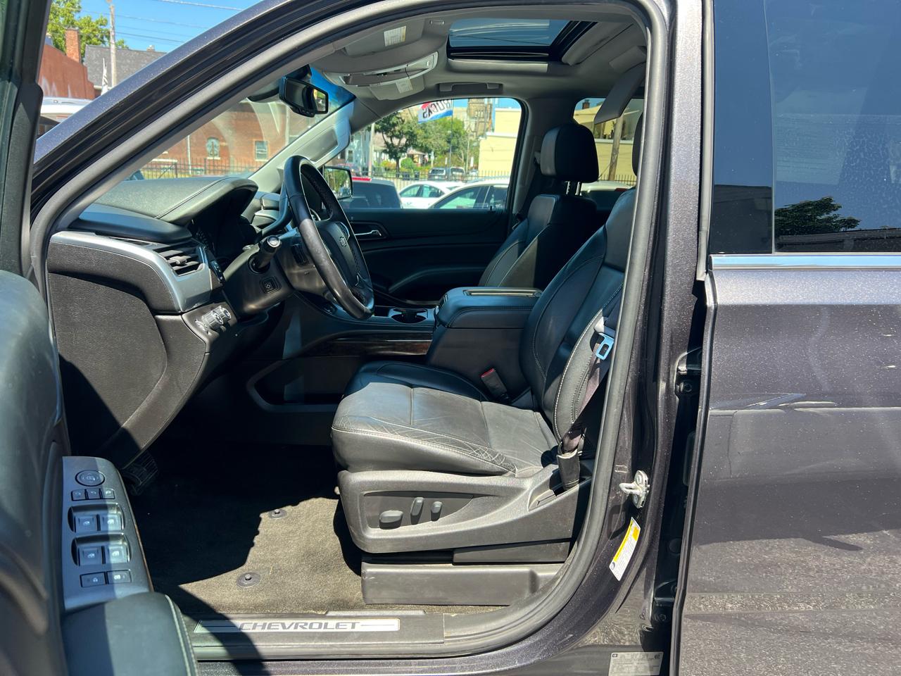 Chevrolet Suburban 4WD 4dr 1500 LT 2017