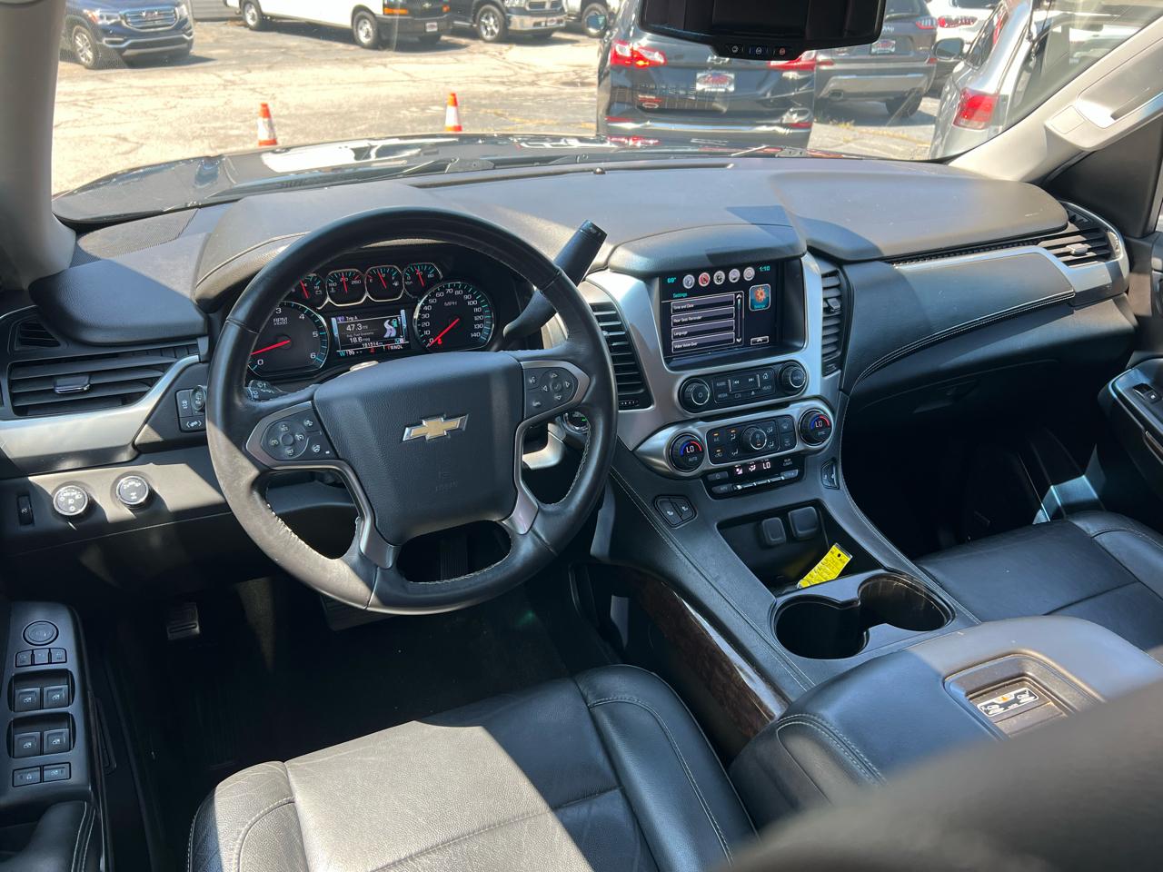 Chevrolet Suburban 4WD 4dr 1500 LT 2017