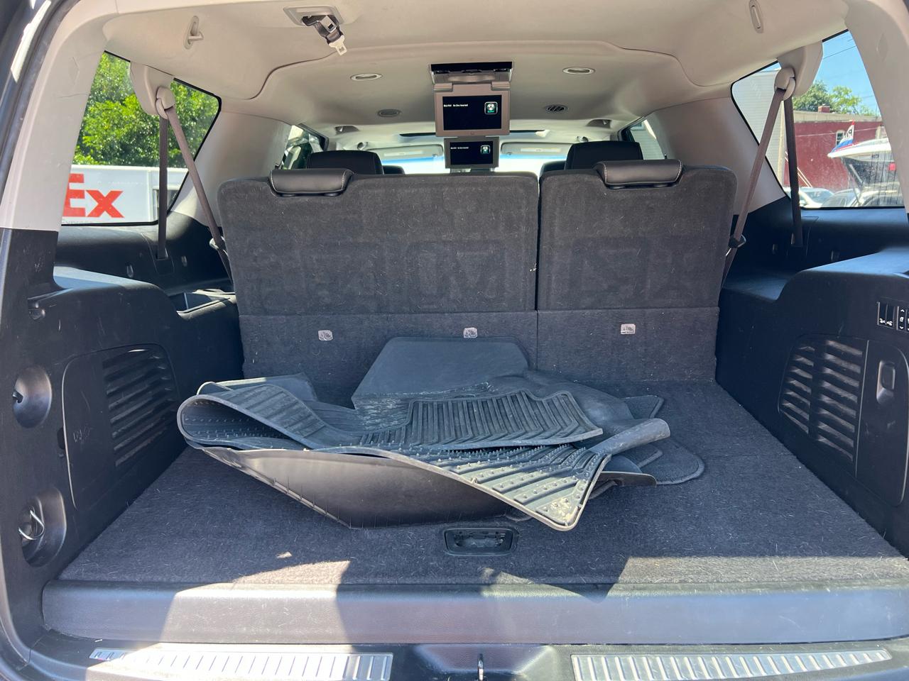 Chevrolet Suburban 4WD 4dr 1500 LT 2017