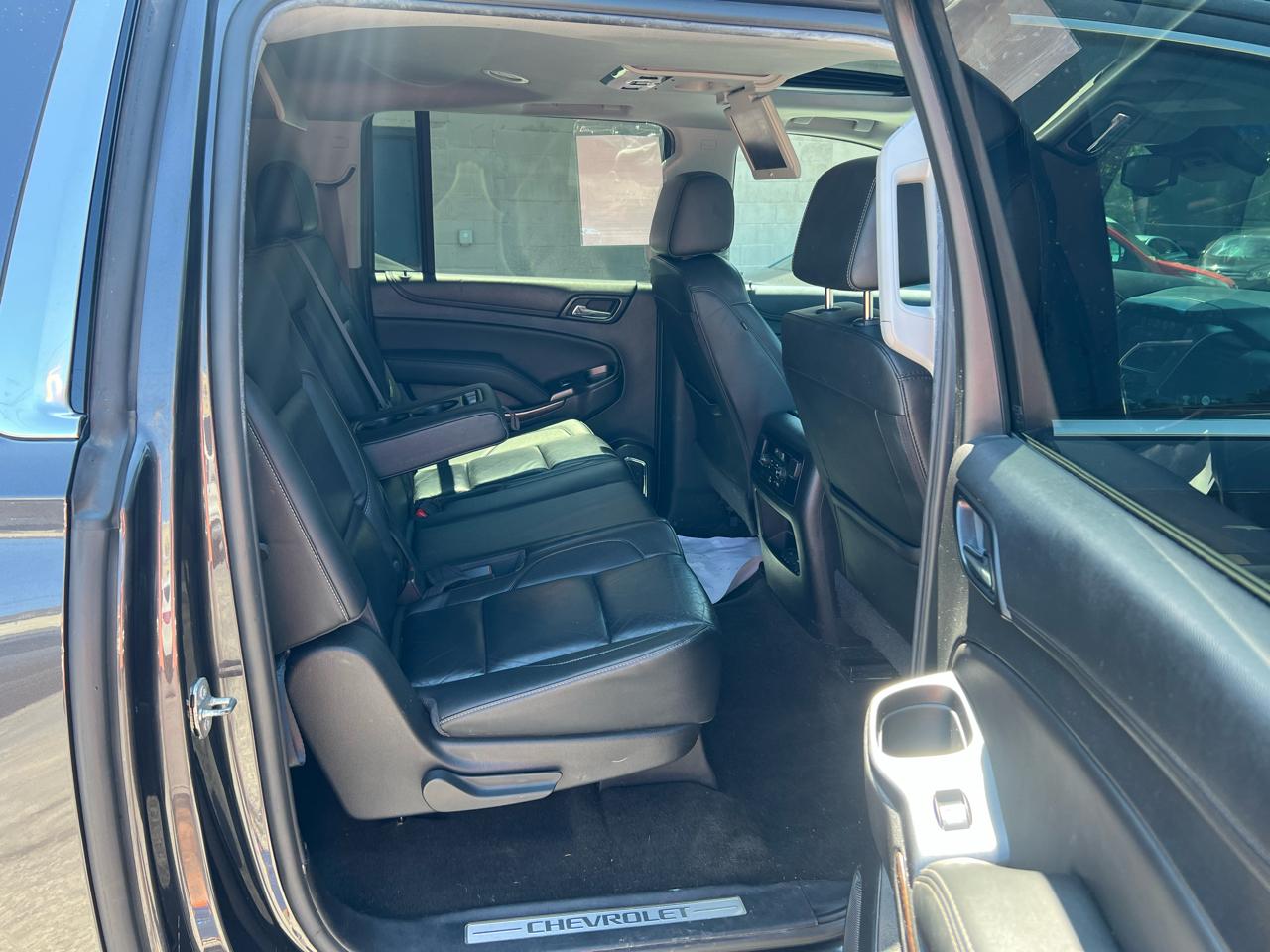 Chevrolet Suburban 4WD 4dr 1500 LT 2017