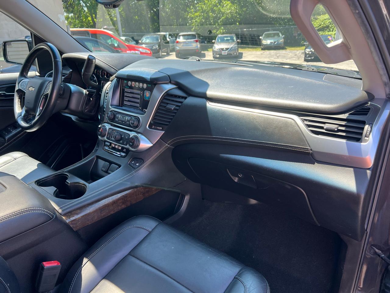 Chevrolet Suburban 4WD 4dr 1500 LT 2017