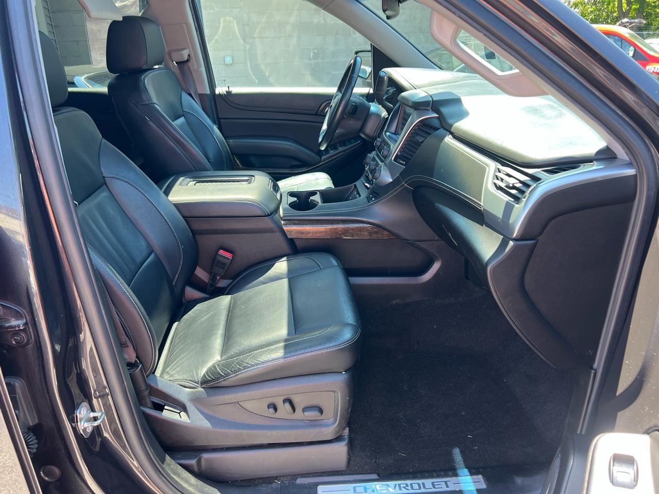 Chevrolet Suburban 4WD 4dr 1500 LT 2017