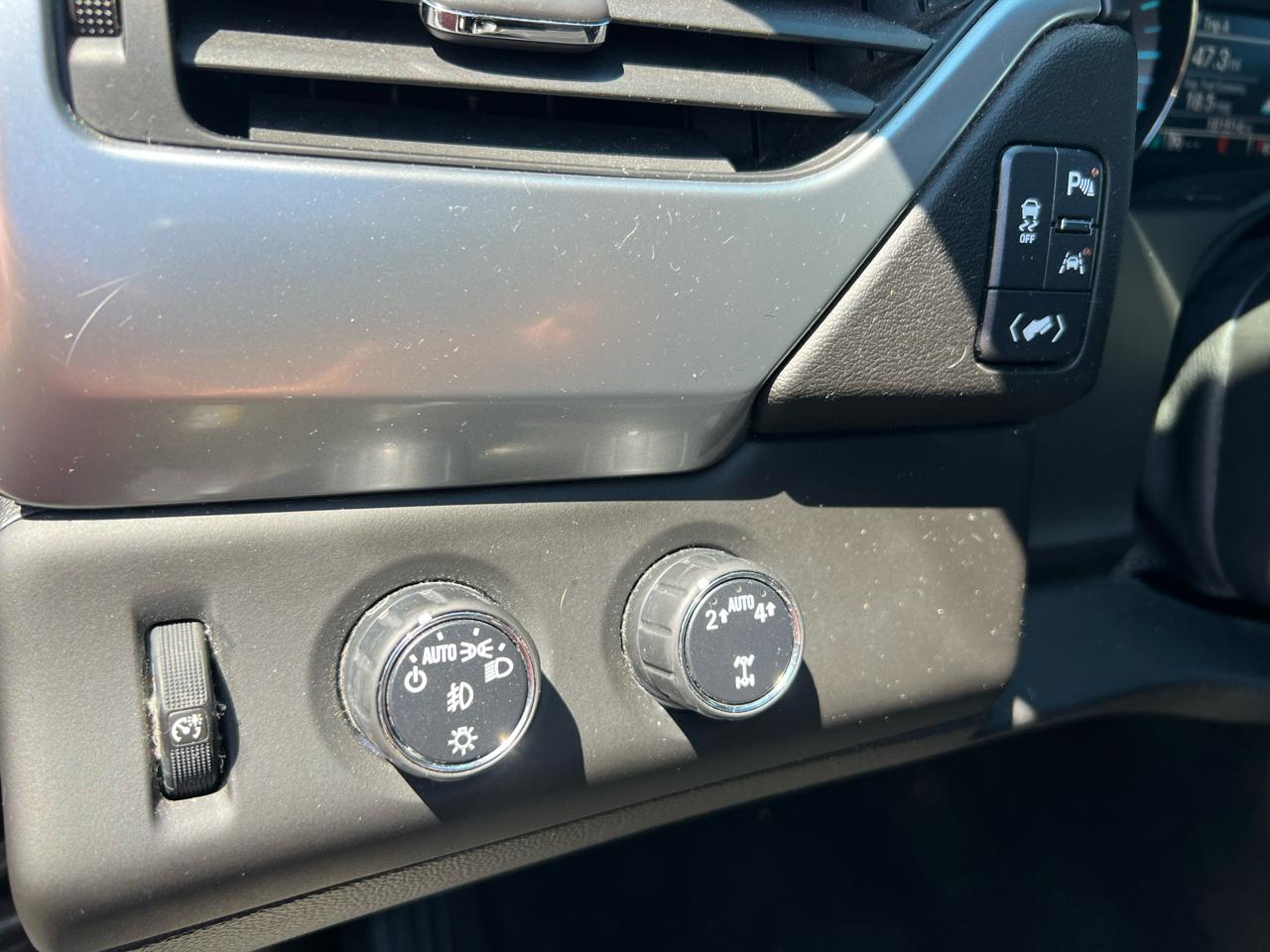 Chevrolet Suburban 4WD 4dr 1500 LT 2017