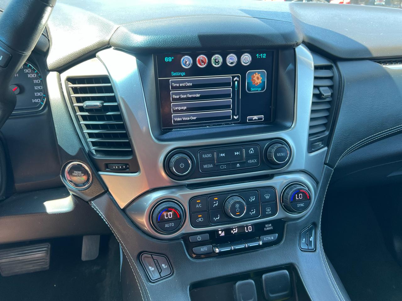Chevrolet Suburban 4WD 4dr 1500 LT 2017