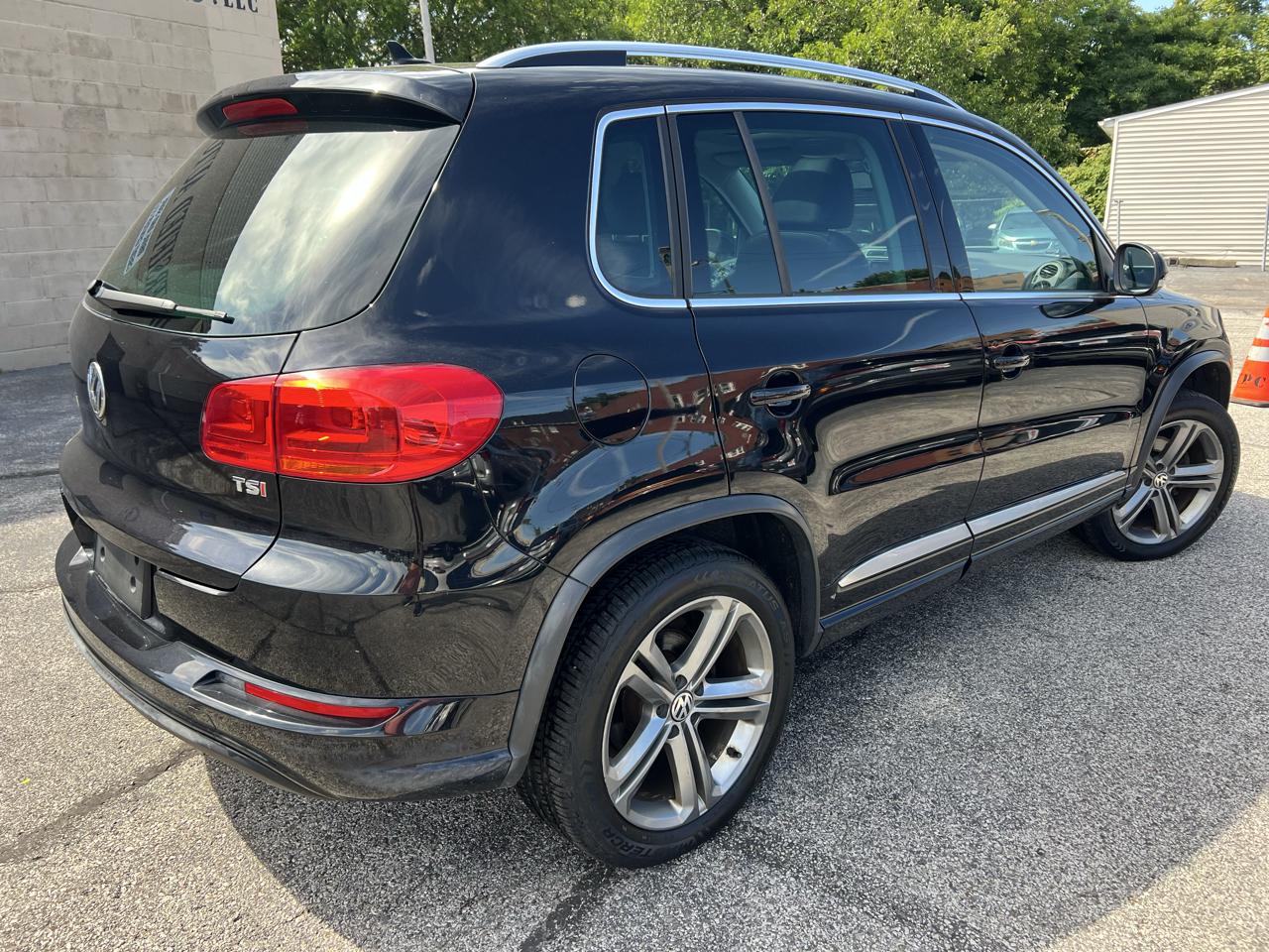 Volkswagen Tiguan 2.0T Sport FWD 2017