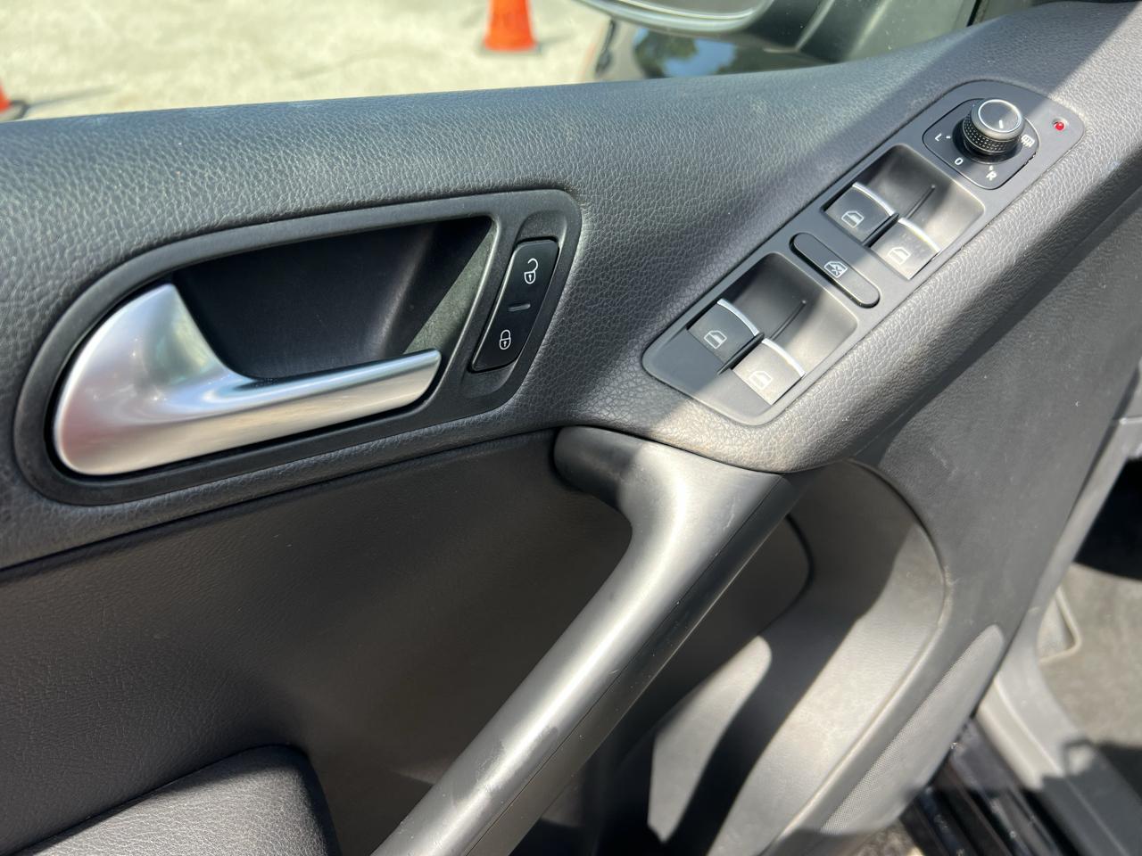 Volkswagen Tiguan 2.0T Sport FWD 2017
