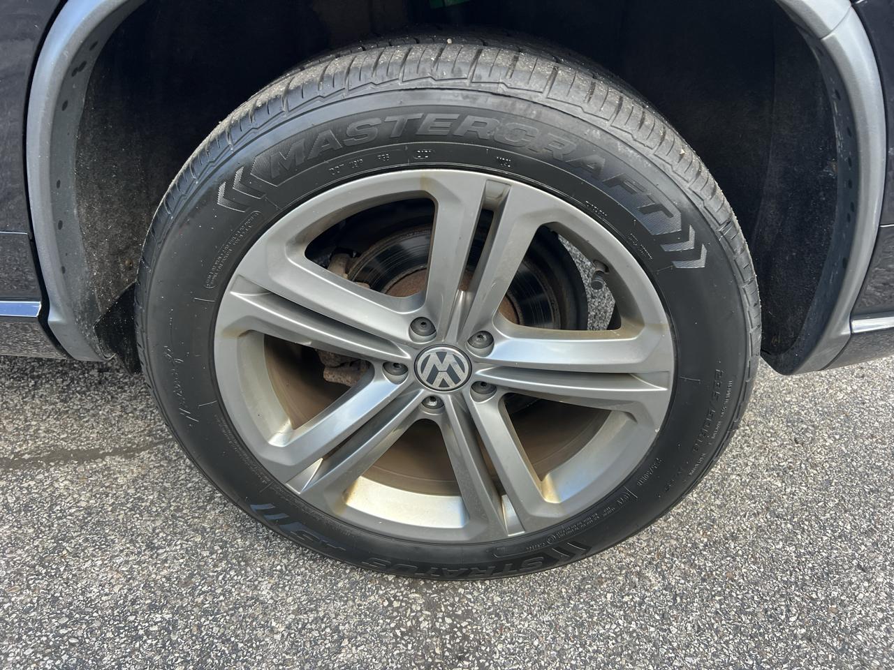 Volkswagen Tiguan 2.0T Sport FWD 2017