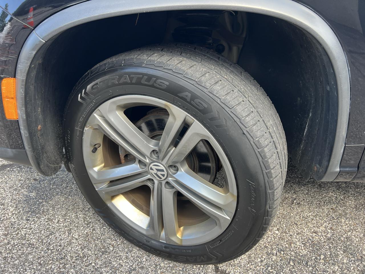 Volkswagen Tiguan 2.0T Sport FWD 2017