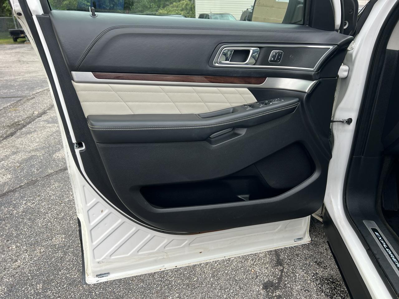 Ford Explorer Platinum 4D SUV 4WD 2018
