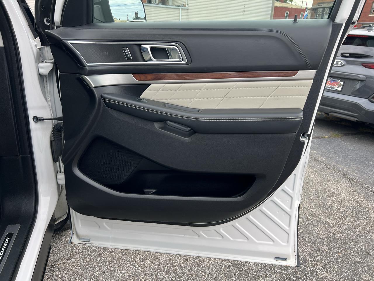 Ford Explorer Platinum 4D SUV 4WD 2018