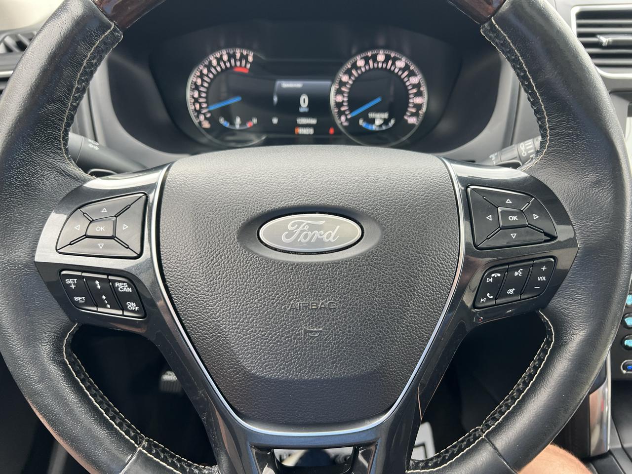 Ford Explorer Platinum 4D SUV 4WD 2018