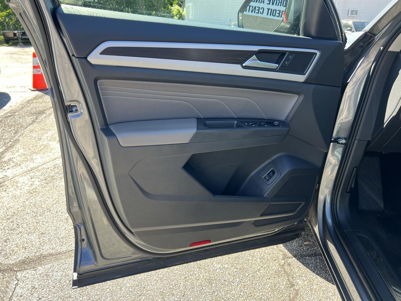 Volkswagen Atlas 3.6L V6 SE w/Technology 4MOTION 2022