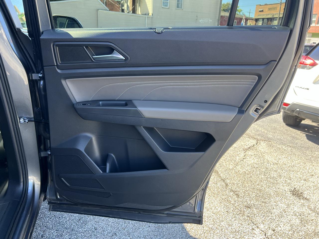 Volkswagen Atlas 3.6L V6 SE w/Technology 4MOTION 2022