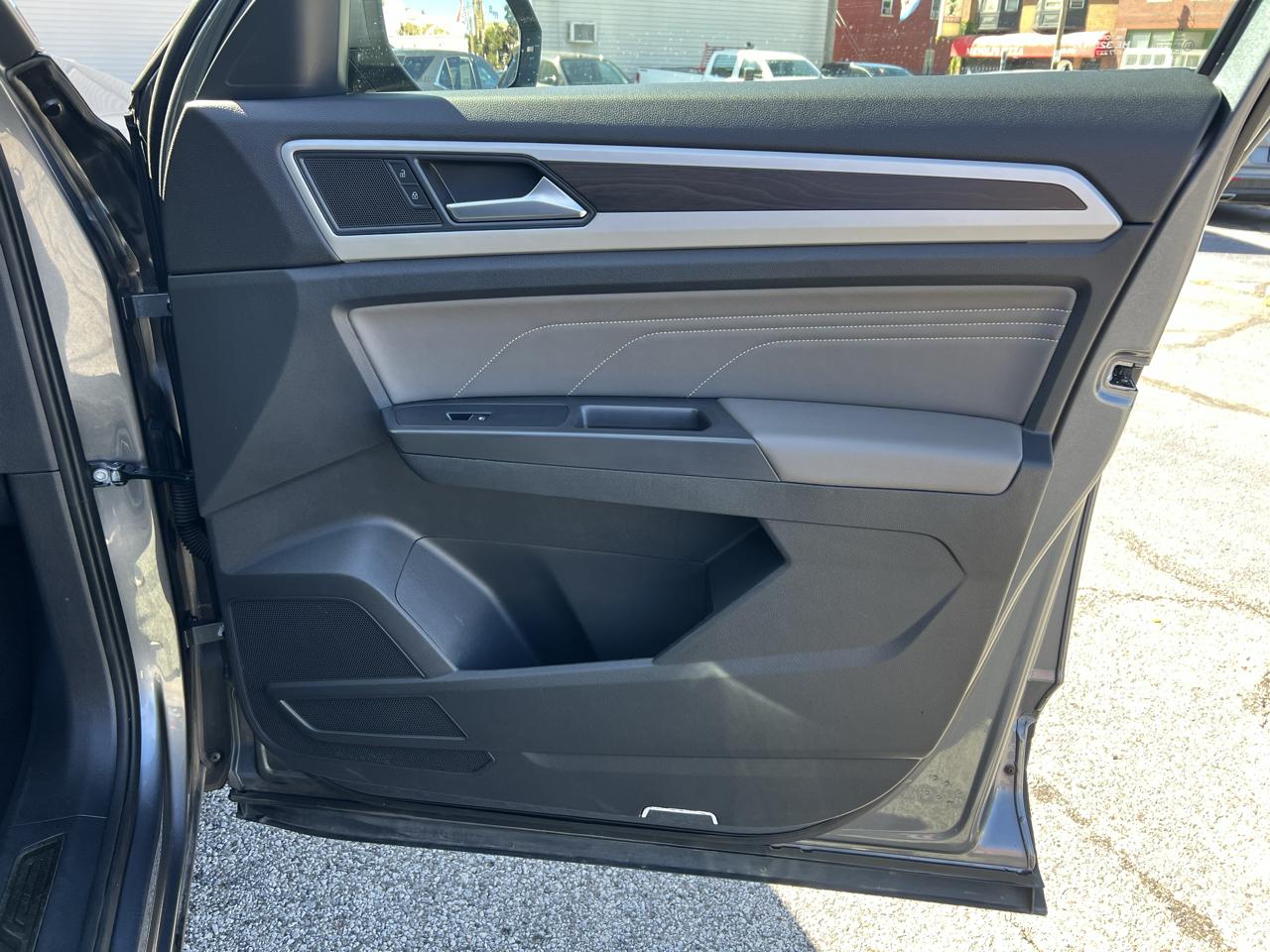Volkswagen Atlas 3.6L V6 SE w/Technology 4MOTION 2022