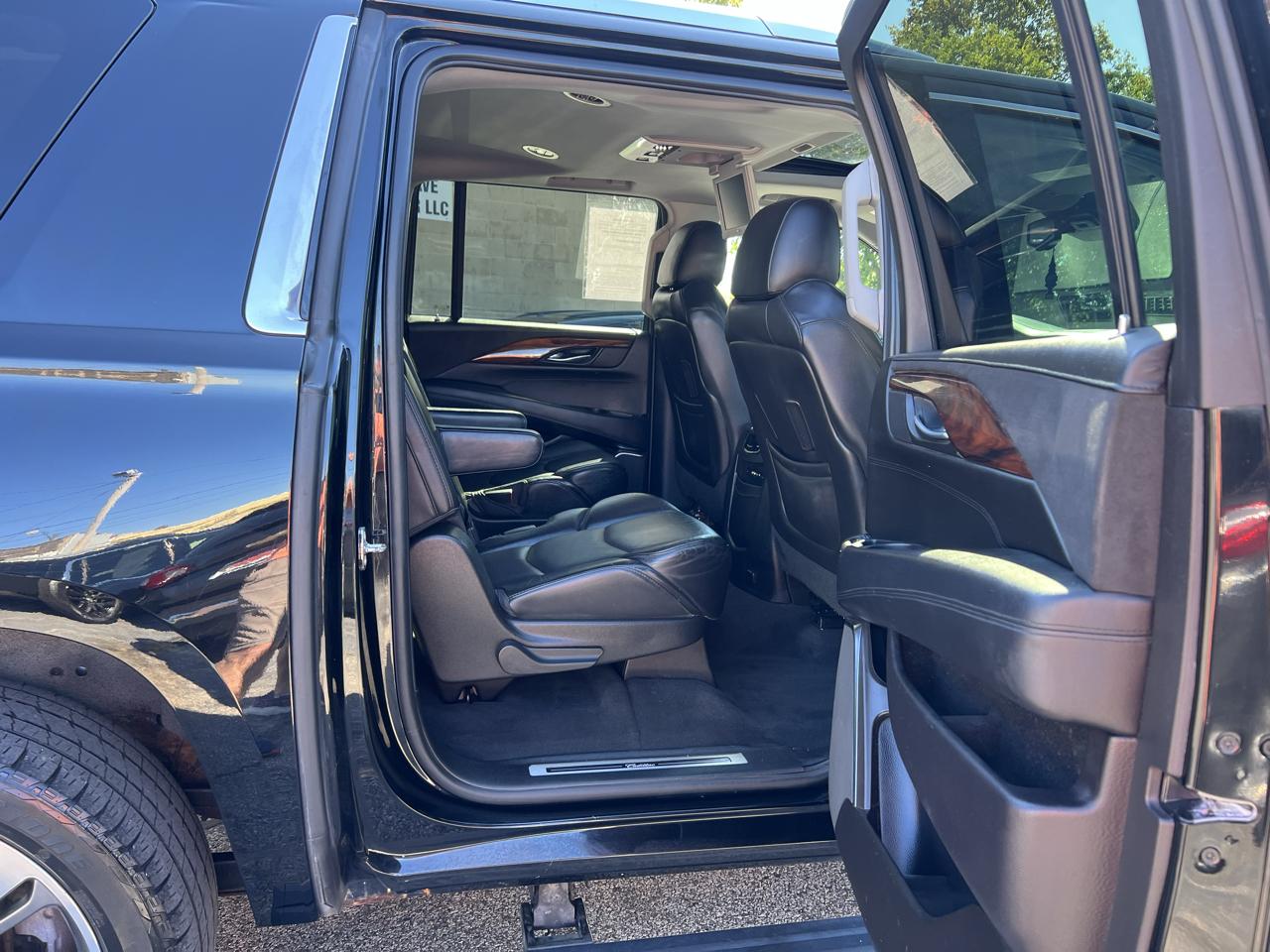 Cadillac Escalade ESV 4WD 4dr Premium 2015