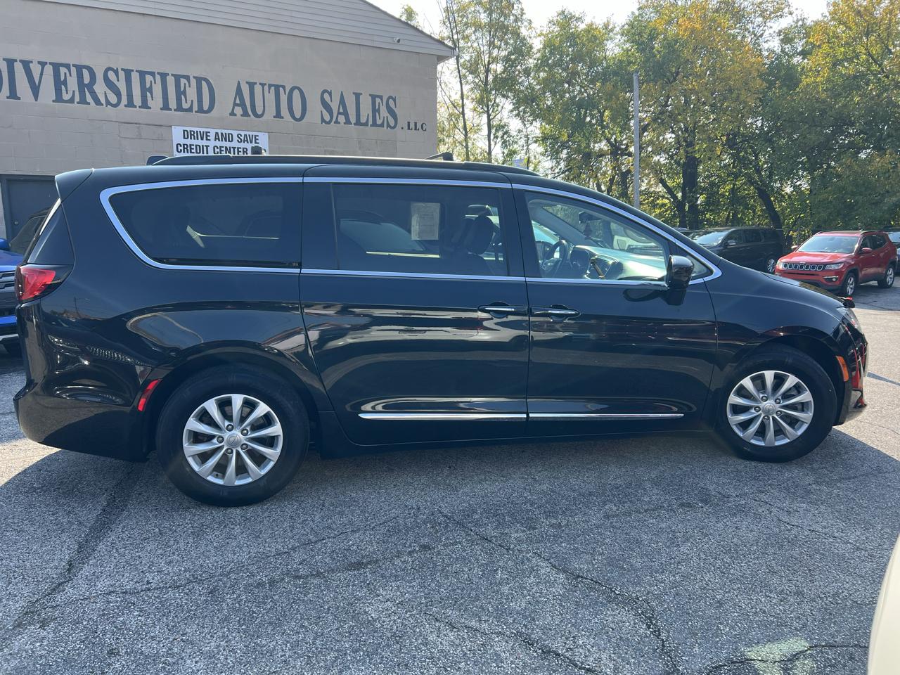 Chrysler Pacifica Touring-L FWD 2017