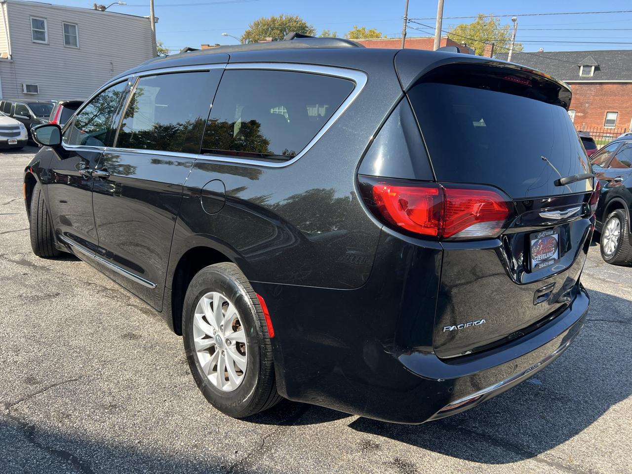 Chrysler Pacifica Touring-L FWD 2017