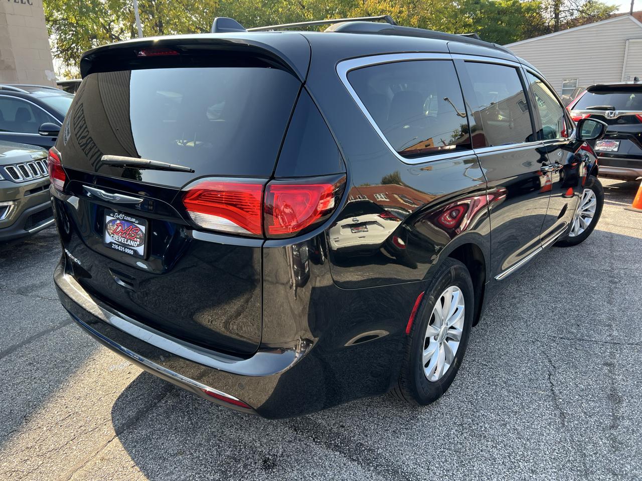 Chrysler Pacifica Touring-L FWD 2017