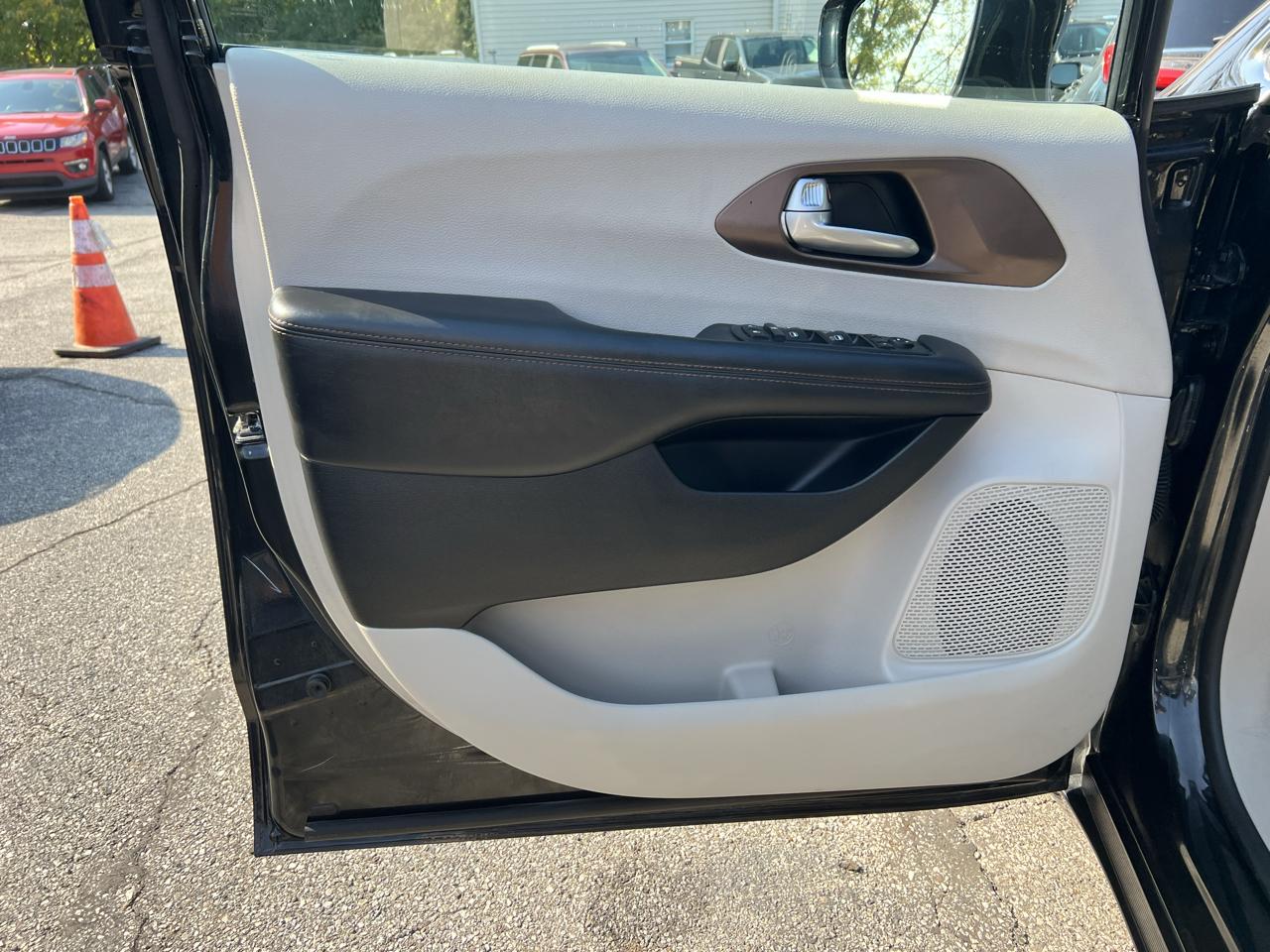 Chrysler Pacifica Touring-L FWD 2017