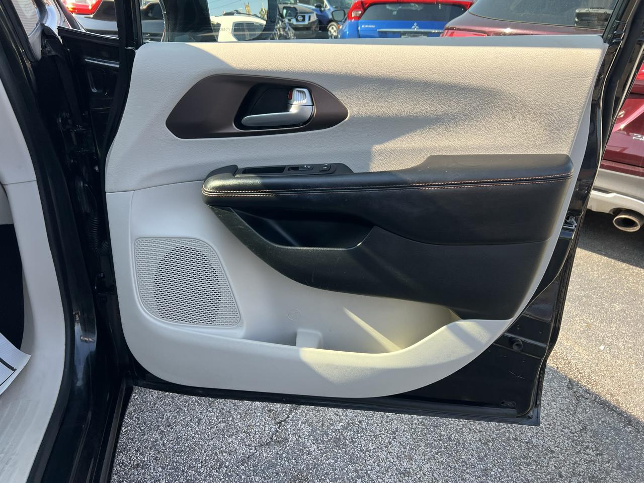 Chrysler Pacifica Touring-L FWD 2017