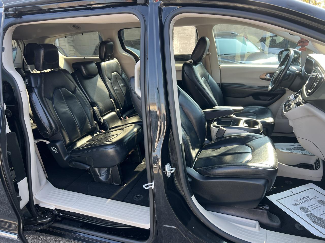 Chrysler Pacifica Touring-L FWD 2017