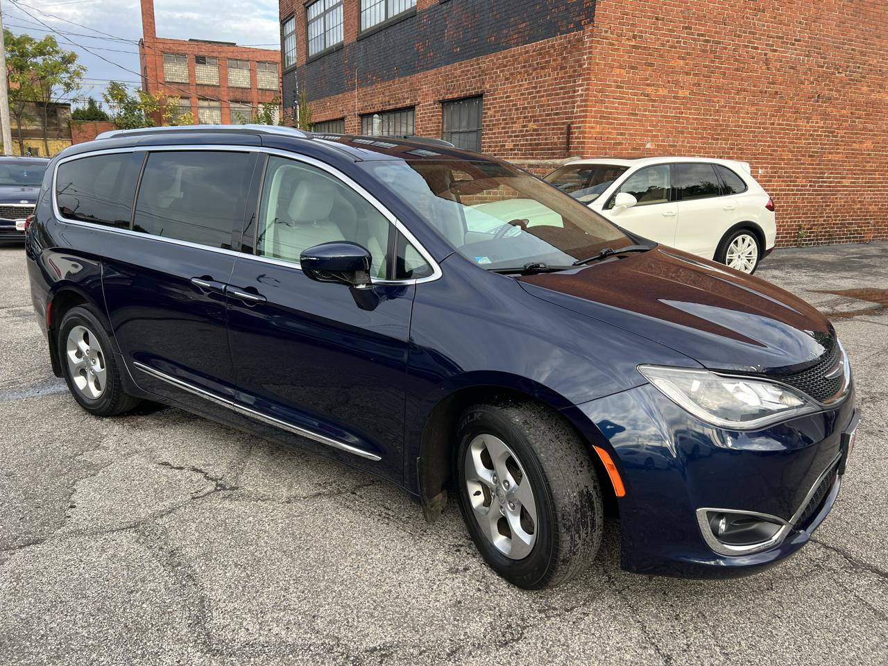Chrysler Pacifica Touring-L Plus FWD 2017