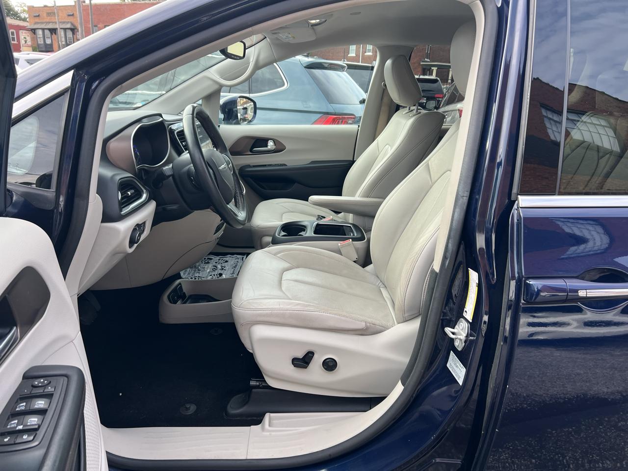 Chrysler Pacifica Touring-L Plus FWD 2017