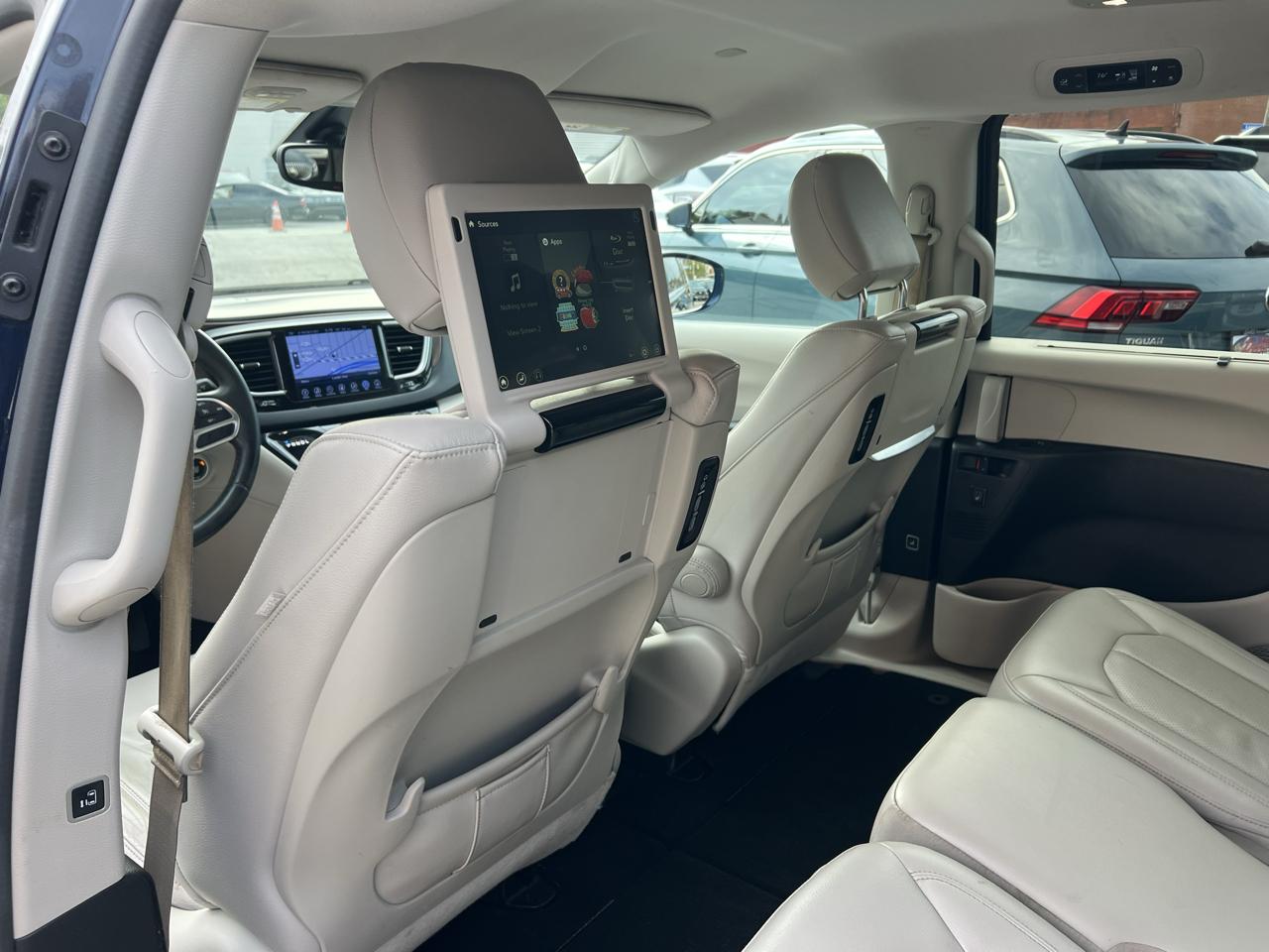 Chrysler Pacifica Touring-L Plus FWD 2017