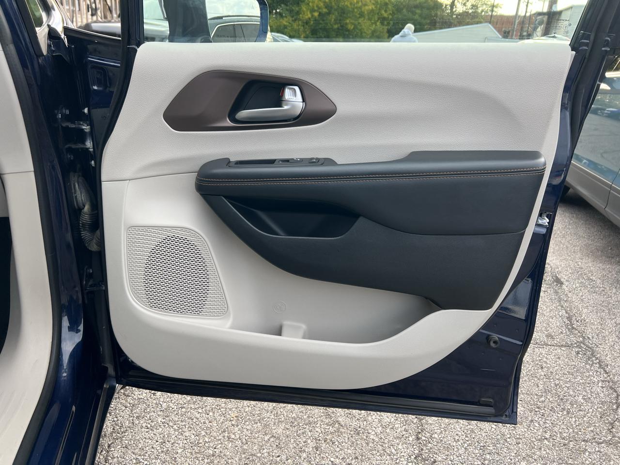 Chrysler Pacifica Touring-L Plus FWD 2017