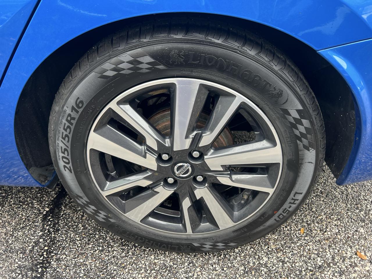 Nissan Versa SV 2021