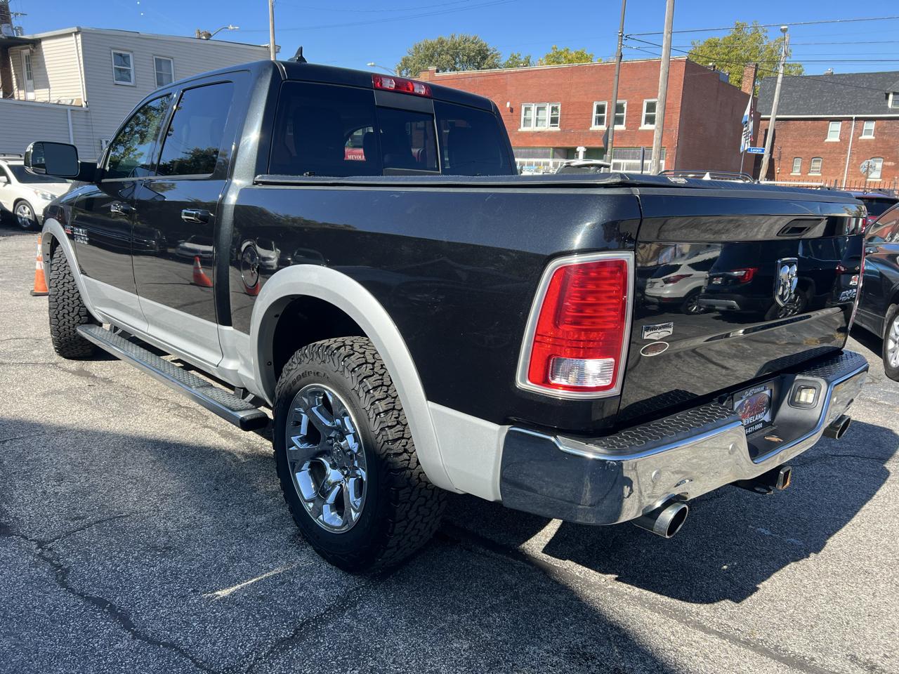 RAM 1500 Laramie 4x4 Crew Cab 5'7" Box 2017