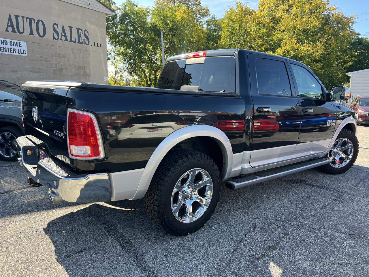 RAM 1500 Laramie 4x4 Crew Cab 5'7" Box 2017