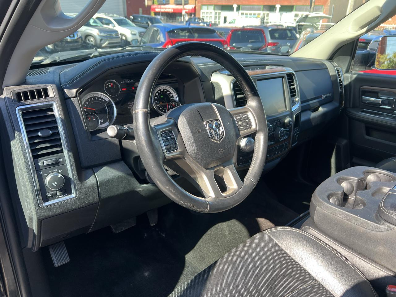 RAM 1500 Laramie 4x4 Crew Cab 5'7" Box 2017